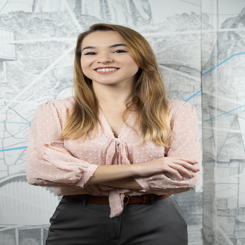 Opinião. Apenas uma moça latino-americana