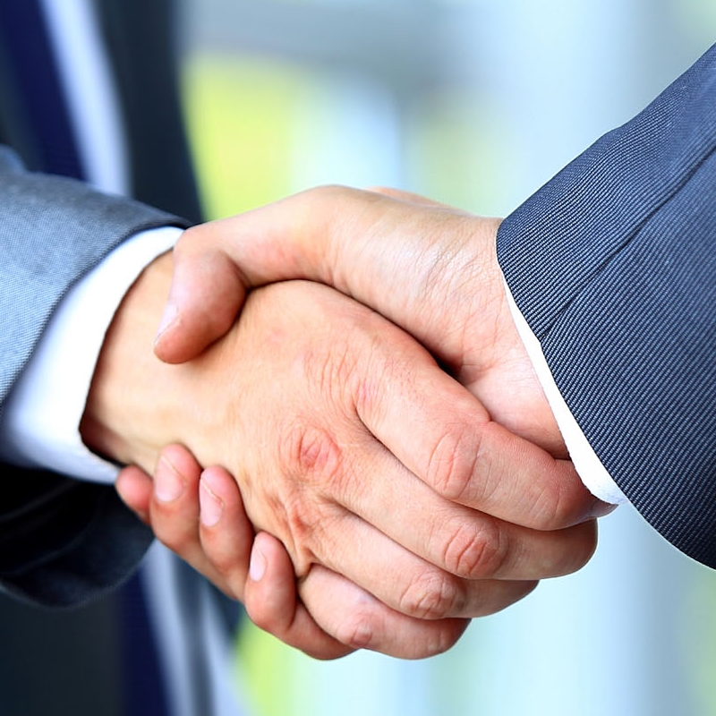 Empresas do mercado financeiro oferecem quase 100 vagas em diferentes áreas