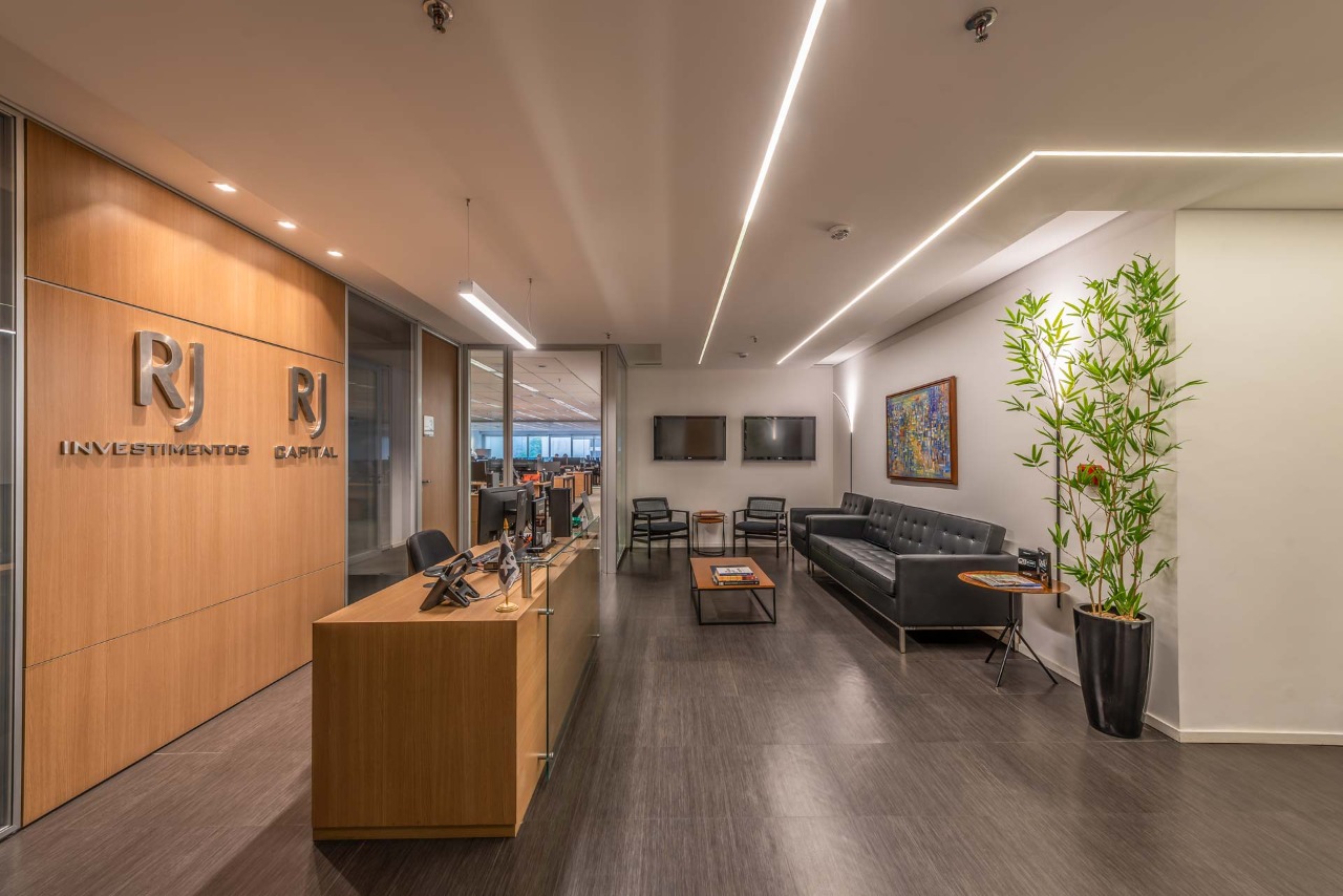 Empresário do futebol Léo Rabello reúne convidados em evento da RJ Investimentos