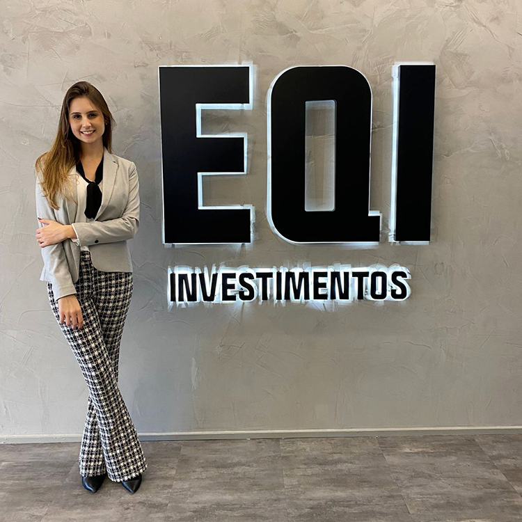 Maria Julia Gheno Boero assume o cargo de Customer Success Specialist da EQI Investimentos