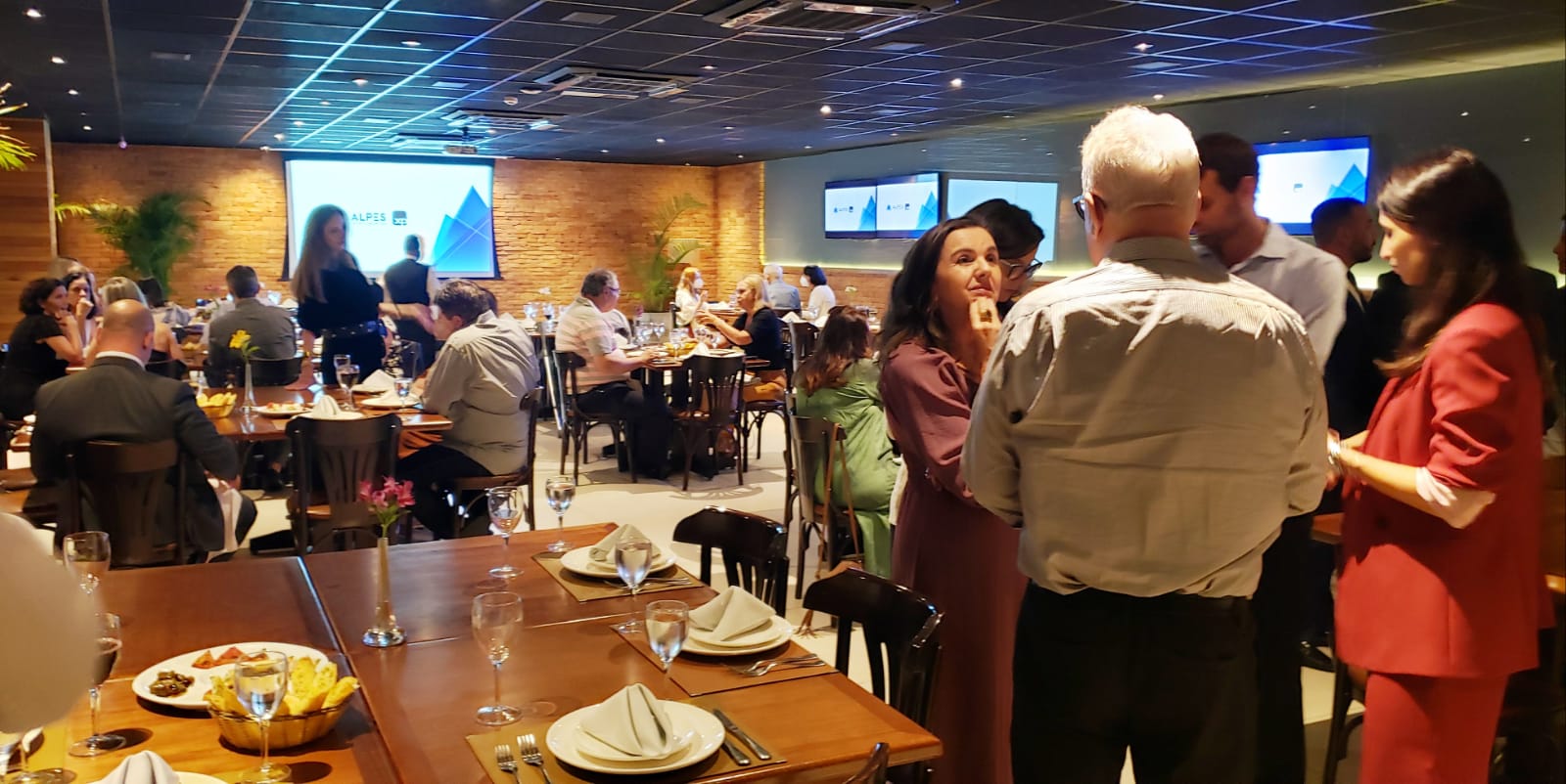 Alpes une forças e aponta horizontes a investidores de Brasília