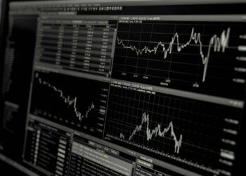 Brasileiros investiram R$ 5 trilhões em 2022, segundo a Anbima