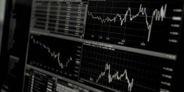 Brasileiros investiram R$ 5 trilhões em 2022, segundo a Anbima