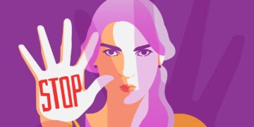 Assessor flagrado assediando mulher em elevador é demitido