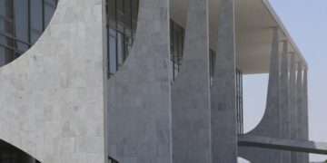 Lula sanciona com vetos renegociação das dívidas dos estados