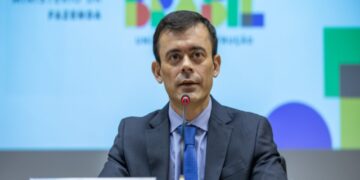 Governo Federal vai propor salário mínimo de R$ 1.502 e meta fiscal zero para 2025