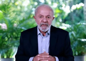 Lula defende que compensação do IR seja feita pelo “andar de cima”