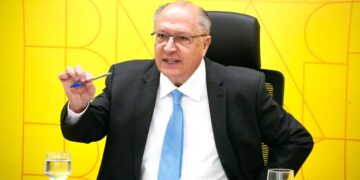 Governo prioriza abastecimento e tenta conter alta do diesel, diz Alckmin