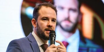 Lula confirma Durigan na Fazenda após saída de Haddad para disputar eleições