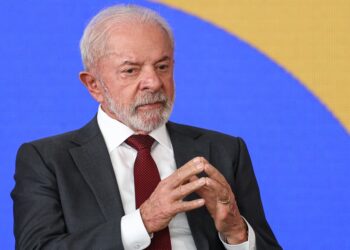 Lula deixa novo projeto sobre fim da escala 6×1 em stand-by e aguarda avanço de PEC na Câmara