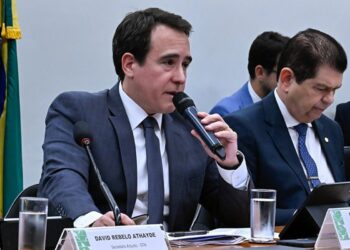 Tesouro Nacional projeta redução da dívida a partir de 2029 e destaca resiliência da economia brasileira