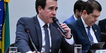 Tesouro Nacional projeta redução da dívida a partir de 2029 e destaca resiliência da economia brasileira