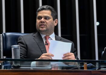 Impasse sobre vetos leva Alcolumbre a cancelar sessão do Congresso