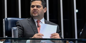 Impasse sobre vetos leva Alcolumbre a cancelar sessão do Congresso
