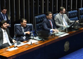 Senado aprova MP do setor elétrico e amplia mercado livre de energia