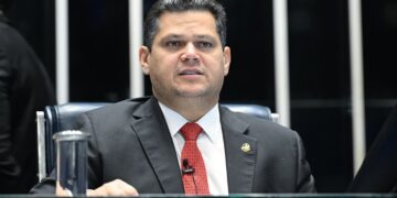 Senado. Alcolumbre anuncia esforço concentrado presencial na semana do dia 32 de agosto.